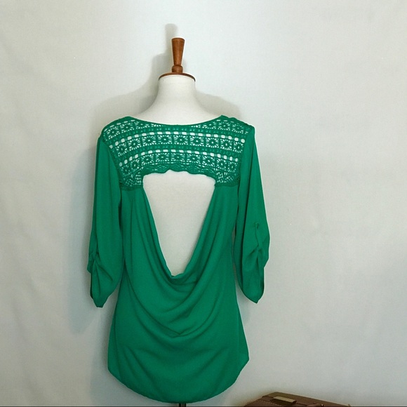 Cascading open back crochet trim blouse - Picture 4 of 6